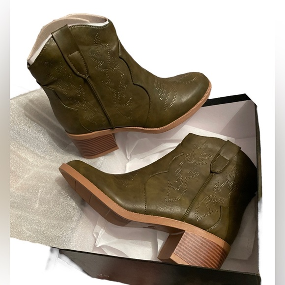 Western Style Boots NEW - Picture 2 of 5